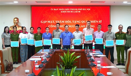 Khối thi đua số 8 thành phố Hà Nội tổ chức buổi gặp mặt, thăm hỏi, tặng...