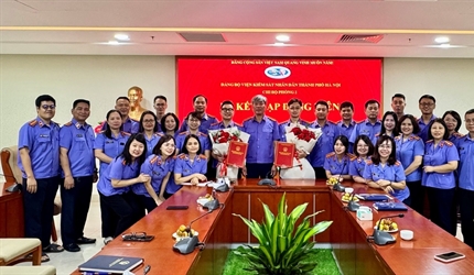 Chi bộ Phòng 2 - Viện KSND thành phố Hà Nội tổ chức kết nạp Đảng viên mới