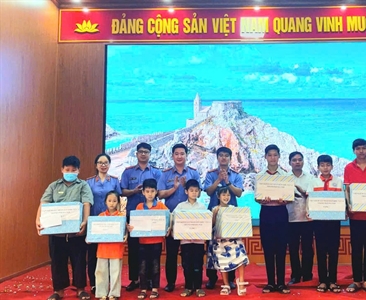 Chương trình thiện nguyện "Cùng em đến trường" của Đoàn thanh niên Viện KSND...