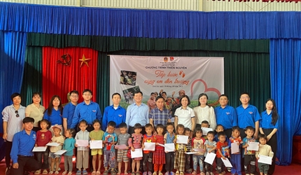 Viện KSND khu vực 5 - Hà Nội với chuỗi hoạt động thiện nguyện ủng hộ...