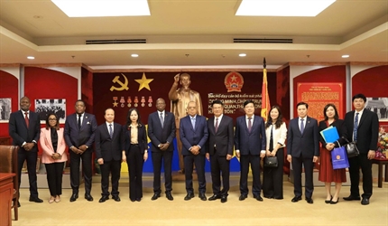 Hội đàm giữa Viện trưởng VKSND tối cao và Tổng Chưởng lý Cộng hòa Ăng-gô-la