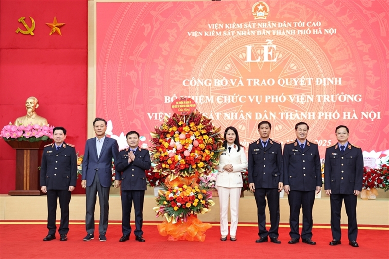 Công bố và trao Quyết định bổ nhiệm Phó Viện trưởng VKSND TP Hà Nội