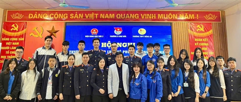 Viện KSND khu vực 2 tổ chức Hội nghị Tuyên truyền pháp luật về phòng chống tội phạm Gây rối trật tự công cộng và bạo lực học đường tại Trường THPT Đống Đa