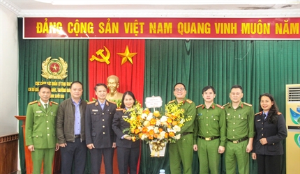 Phòng 8 - Viện KSND thành phố Hà Nội chúc mừng 75 năm Ngày Truyền thống...