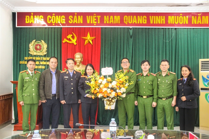 Phòng 8 - Viện KSND thành phố Hà Nội chúc mừng 75 năm Ngày Truyền thống Lực lượng Cảnh sát trại giam (07/11/1950 – 07/11/2025)