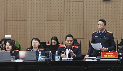 Đại diện Viện kiểm sát đối đáp làm rõ việc các bị cáo nhận thức được...