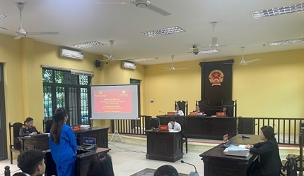 Viện KSND khu vực 5 phối hợp với Tòa án nhân dân khu vực 5 tổ chức...