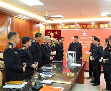 Viện KSND khu vực 3 – Hà Nội tổ chức quyên góp ủng hộ đồng bào miền Trung bị...