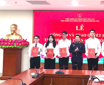 Lễ công bố, trao Quyết định tiếp nhận và phân công công tác