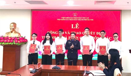 Lễ công bố, trao Quyết định tiếp nhận và phân công công tác