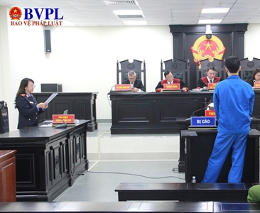 Phạt tù chung thân kẻ dùng dao thuộc vũ khí quân dụng truy đuổi, đâm chết...