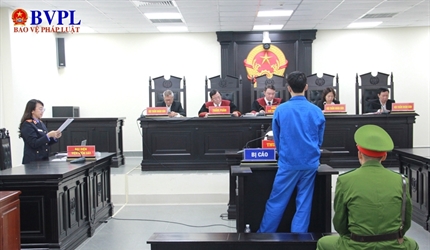 Phạt tù chung thân kẻ dùng dao thuộc vũ khí quân dụng truy đuổi, đâm...