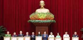 Viện trưởng VKSND thành phố Hà Nội vinh dự đón nhận Huân...