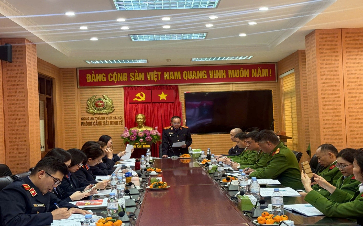 Viện KSND khu vực 2 phối hợp cùng Phòng 8 Viện KSND  thành phố Hà Nội tiến hành trực tiếp kiểm sát tại Phân trại tạm giam Đống Đa – Trại tạm giam số 1, CATP Hà Nội