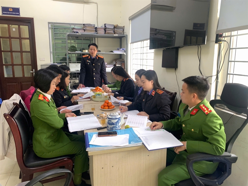 Viện KSND khu vực 6 trực tiếp kiểm sát công tác tiếp nhận, giải quyết nguồn tin về tội phạm và quản lý, giải quyết tin báo tạm đình chỉ tại Công an phường Yên Nghĩa