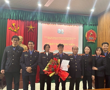 Chi bộ Viện KSND khu vực 12 tổ chức Lễ kết nạp đảng viên mới