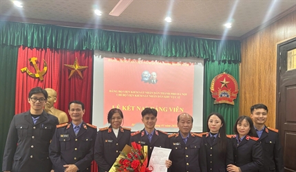 Chi bộ Viện KSND khu vực 12 tổ chức Lễ kết nạp đảng viên mới