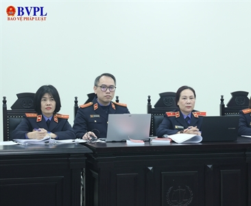 Toàn cảnh phiên tòa vụ đưa, nhận hối lộ tại Công ty Y Dược LanQ và nhiều...