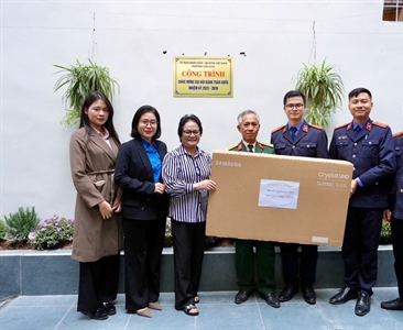 Viện KSND khu vực 4 phối hợp với phường Cầu Giấy tổ chức chương trình “Xuân...