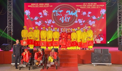 Viện KSND khu vực 9 thăm hỏi, tặng quà và phổ biến Nghị quyết...