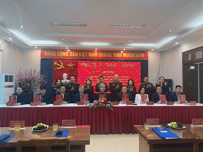 Viện KSND khu vực 2 - Hà Nội ký kết Quy chế phối hợp với UBND 8 phường trên địa bàn về việc thực hiện thí điểm Nghị quyết 205/2025/QH15 của Quốc hội