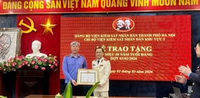 Chi bộ Viện KSND khu vực 2 tổ chức lễ trao tặng huy hiệu 30...