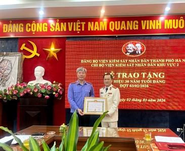 Chi bộ Viện KSND khu vực 2 tổ chức lễ trao tặng huy hiệu 30 năm tuổi Đảng...