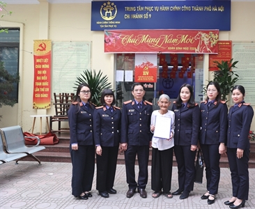 Viện KSND khu vực 8 - Hà Nội: Hai công dân cao tuổi được giải quyết trợ cấp...