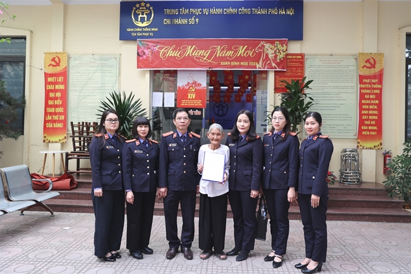 Viện KSND khu vực 8 - Hà Nội: Hai công dân cao tuổi được giải quyết trợ cấp hưu trí xã hội sau kiến nghị
