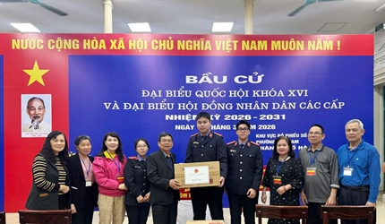 Đoàn viên Viện KSND khu vực 1 - Hà Nội tham gia hỗ trợ công tác bầu cử...