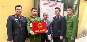 VKSND khu vực 2, thành phố Hà Nội kiểm sát việc bầu cử của...