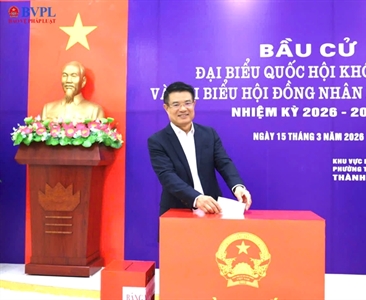 Viện trưởng Nguyễn Huy Tiến dự khai mạc và bỏ phiếu bầu cử tại Tổ bầu cử số...