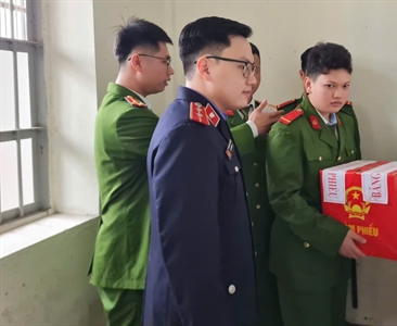 Viện KSND Khu vực 9 - Hà Nội kiểm tra, giám sát hoạt động bầu cử của người...