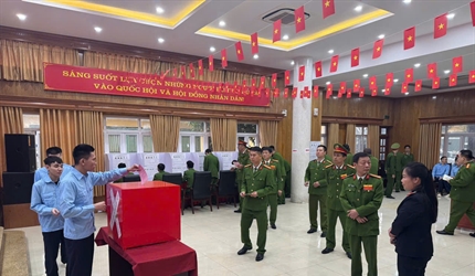 Viện KSND hai cấp thành phố Hà Nội kiểm sát việc thực hiện...