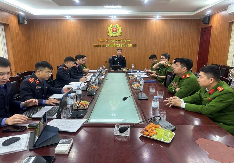 Viện KSND khu vực 5 - Hà Nội trực tiếp kiểm sát việc tiếp nhận, thụ lý, giải quyết nguồn tin về tội phạm; rà soát các vụ việc, vụ án tạm đình chỉ tại Công an các xã, phường