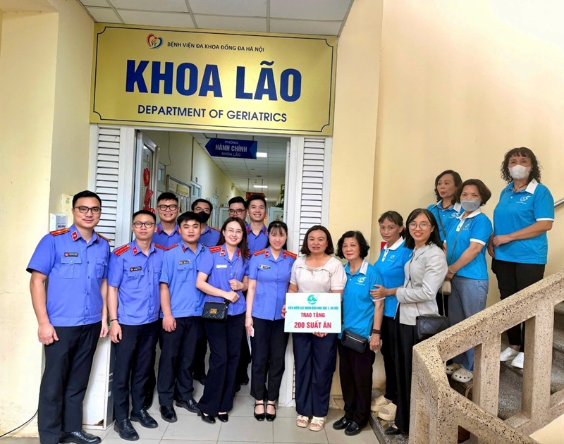 Tuổi trẻ Viện KSND khu vực 2 - Hà Nội tổ chức hoạt động tháng thanh niên 26/3: Phát cơm tình nguyện tại Bệnh viện Đa khoa Đống Đa