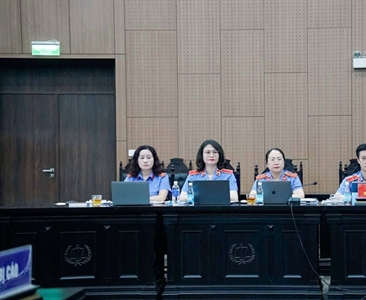 Toàn cảnh xét xử cựu Thứ trưởng Hoàng Văn Thắng, một bị cáo vẫn đang bỏ...