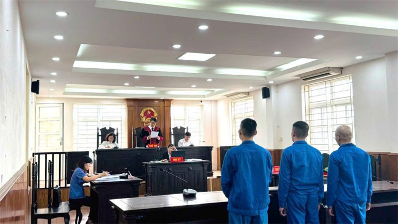 Viện KSND khu vực 3 - Hà Nội phối hợp với Tòa án cùng cấp tổ chức phiên tòa rút kinh nghiệm vụ án hình sự về tội “Tổ chức sử dụng trái phép chất ma túy” và “Mua bán trái phép chất ma túy"