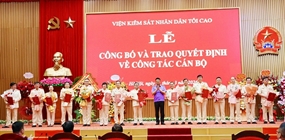Viện trưởng Nguyễn Huy Tiến trao quyết định điều động, bổ...