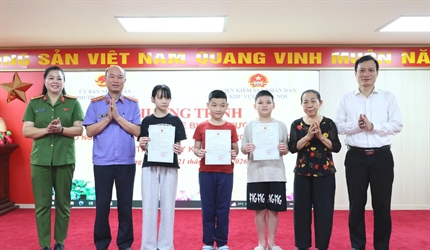 Viện KSND khu vực 6 - Hà Nội phối hợp với UBND phường Dương Nội tổ chức...