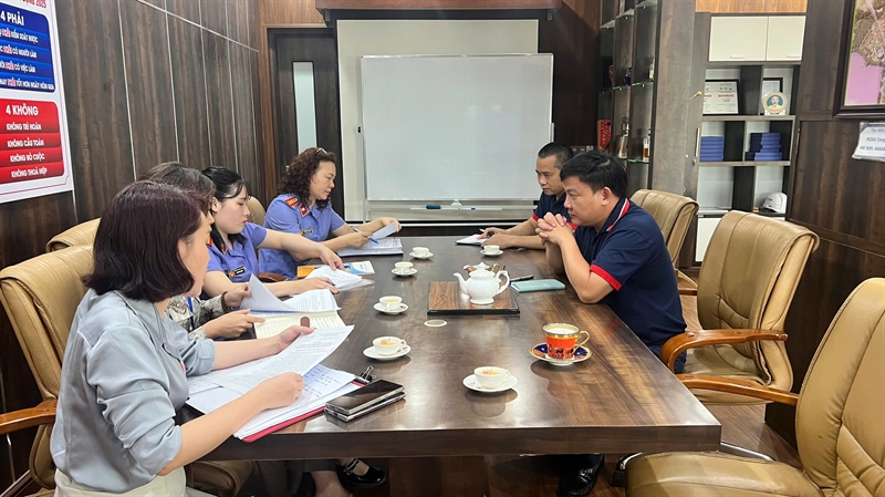 Viện KSND khu vực 7 - Hà Nội trực tiếp xác minh hoạt động xử lý nước thải, khí thải tại doanh nghiệp trên địa bàn xã Phúc Thịnh, Hà Nội