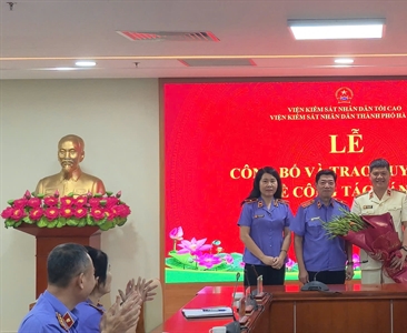 Lễ công bố và trao Quyết định điều động công chức giữ chức vụ Trưởng Phòng 3...