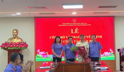 Lễ công bố và trao Quyết định điều động công chức giữ chức vụ Trưởng...
