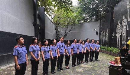 Đoàn Thanh niên VKSND khu vực 1 tổ chức sinh hoạt chuyên đề dâng hương,...