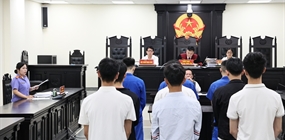 Từng có tiền án, vẫn cầm đầu đường dây làm giả 6.000 giấy...