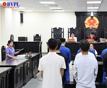 Từng có tiền án, vẫn cầm đầu đường dây làm giả 6.000 giấy phép lái xe