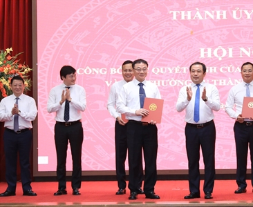 Đồng chí Nguyễn Hoài Nam, Viện trưởng Viện KSND thành phố Hà Nội được chỉ...