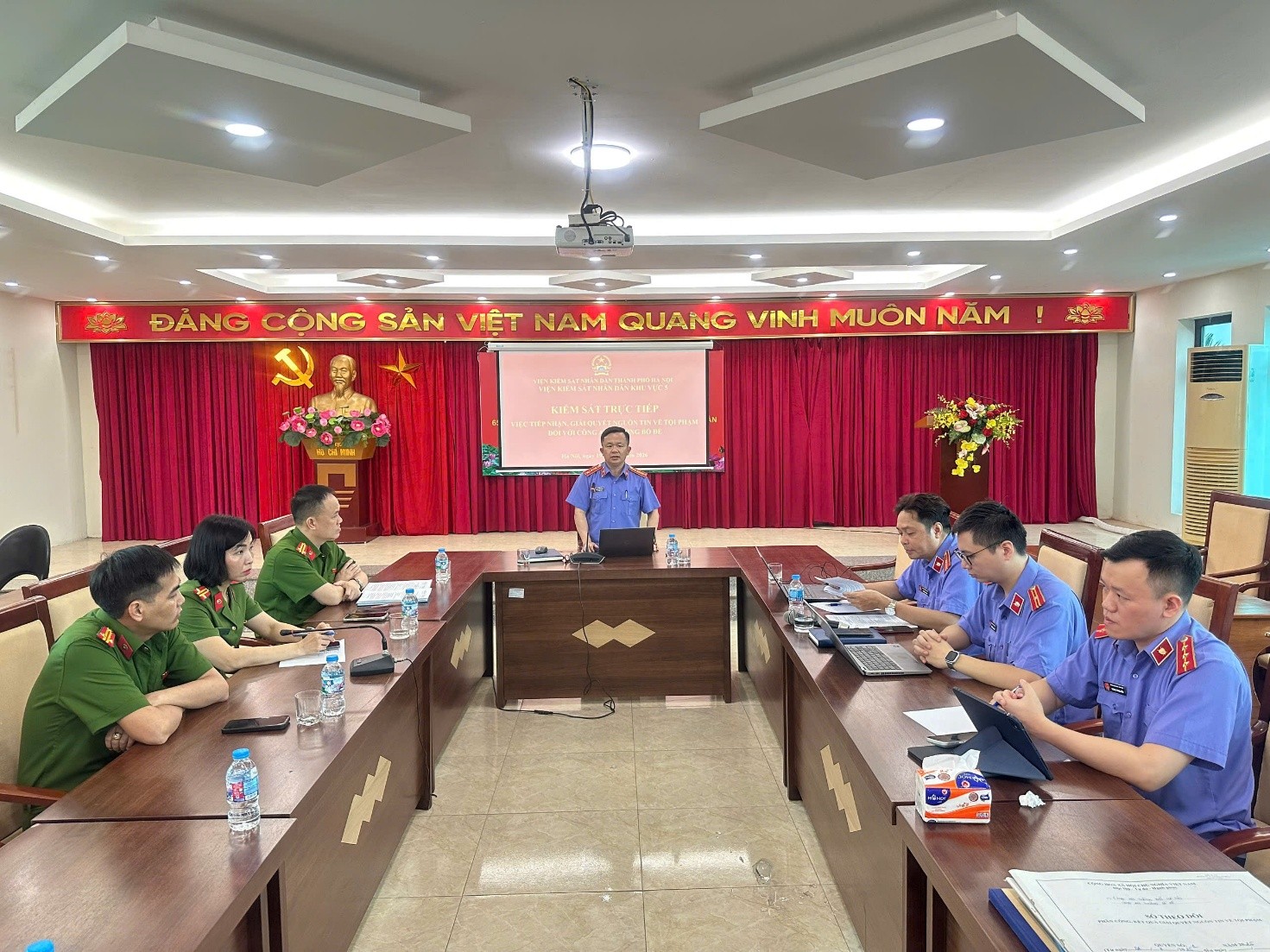 Viện KSND khu vực 5 - Hà Nội trực tiếp kiểm sát việc tiếp nhận, thụ lý, giải quyết nguồn tin về tội phạm và phối hợp rà soát các vụ việc, vụ án tạm đình chỉ tại Công an các xã, phường