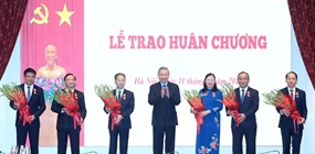 Viện trưởng Nguyễn Huy Tiến vinh dự được trao tặng Huân...