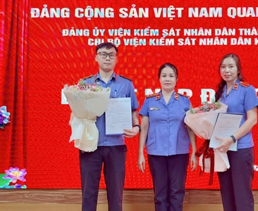 Chi bộ Viện KSND khu vực 4, thành phố Hà Nội tổ chức  lễ kết nạp Đảng viên mới